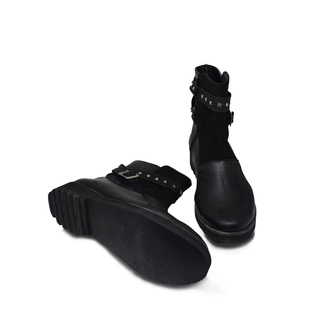 Botas Astrágalo negra hecha con neumáticos reciclados – Revolución Urbana