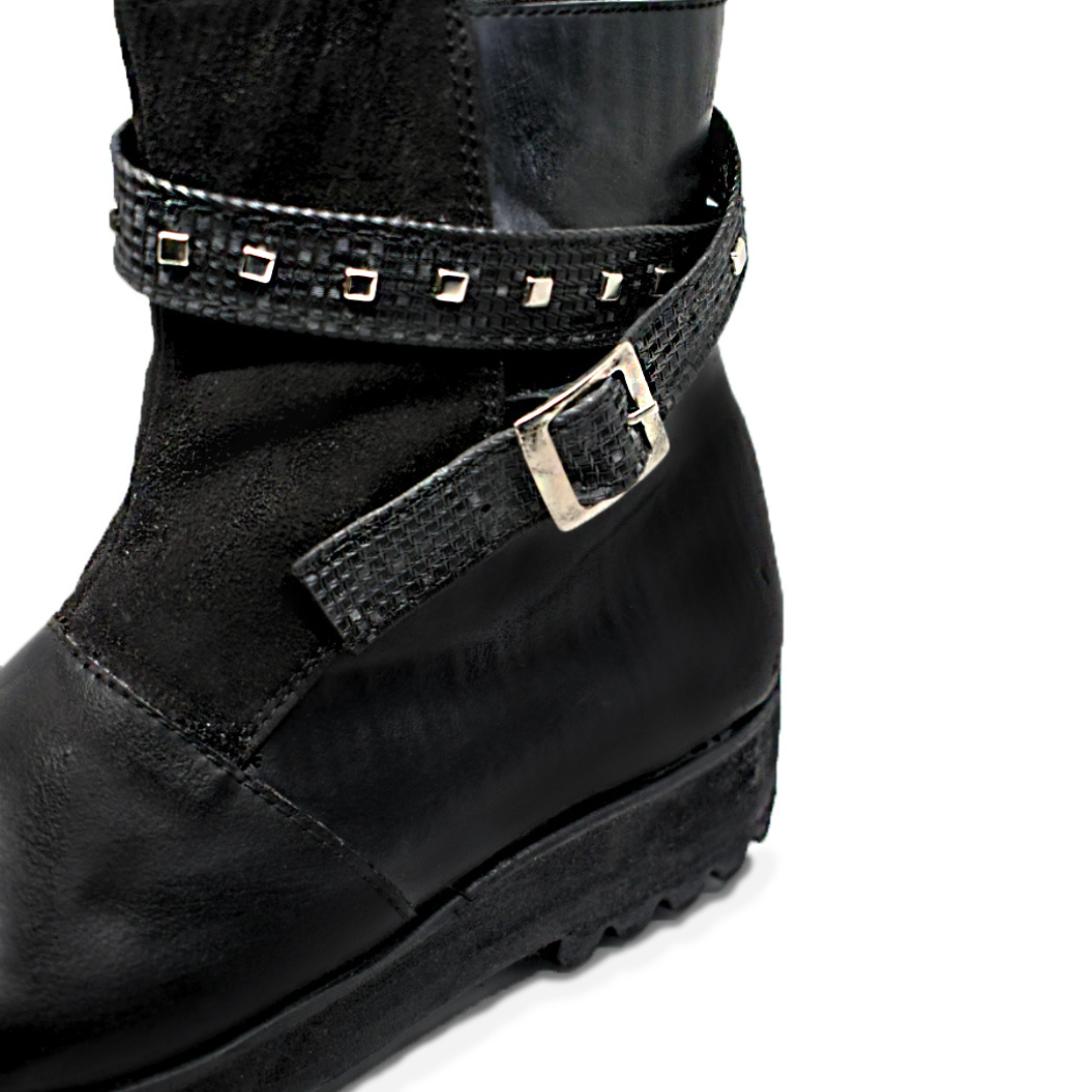 Botas Astrágalo negra hecha con neumáticos reciclados – Revolución Urbana