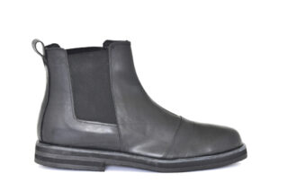 Vista lateral de las Botas Tarso: diseño Chelsea en neumático reciclado